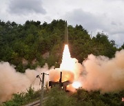 청와대 NSC 긴급소집 "매우 긴요한 시기, 北 미사일 발사 유감"
