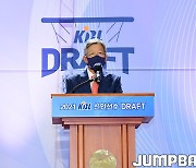 [JB포토] 2021 KBL 신인선수 드래프트, 식전 인사말 전하는 KBL 김희옥 총재