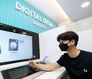 'AI 뱅커'가 인사하는 무인점포..신한은행의 디지털 실험은 계속된다