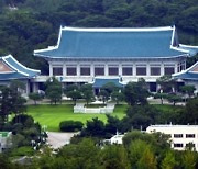 靑, 긴급 NSC 개최 "북한 미사일 발사에 유감"
