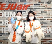 제주항공 승무원들, 서울·대구지역 보육원에 애착인형 전달