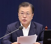 문대통령 "北담화·미사일 발사, 종합 분석하라"