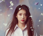 아이유, 데뷔 13주년 기념 네일아트 공개..누리꾼 눈길 끈 그림은?