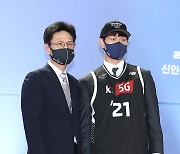 [포토S] 김준환, 작년 아픔 딛고 2라운드 9순위로 KT행