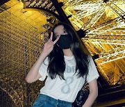 "Jisoo in Paris♥" 블랙핑크 지수, 에펠탑보다 눈부신 미모