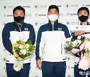 남자 양궁대표팀 '밝은 표정으로 금의환향'[포토]