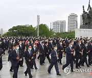 북한, 오늘 '최고인민회의' 개최..대의원들 만수대동상에 헌화