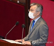 '고발사주' 의혹 관련 5분 자유발언하는 최강욱 대표