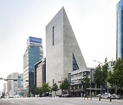 청담동 하늘 찌르는 세계적 건축가 HdM의 삼각형 건물
