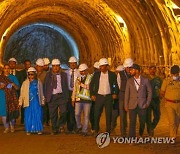 INDIA KASHMIR ZOJILA TUNNEL INDIAN MINISTER VISIT