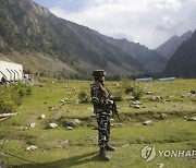 INDIA KASHMIR ZOJILA TUNNEL INDIAN MINISTER VISIT