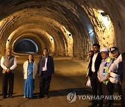 INDIA KASHMIR ZOJILA TUNNEL INDIAN MINISTER VISIT