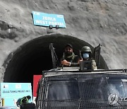 INDIA KASHMIR ZOJILA TUNNEL INDIAN MINISTER VISIT