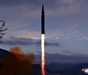 북한, 신무기 공개.."극초음속미사일 화성-8형 시험 발사"