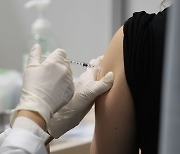 [속보]코로나19 백신 2차 접종 68.9만명..접종완료율 48.0%