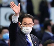 '위안부 합의 주역' 기시다 日 새 총리로..해결해야 할 과제 산적