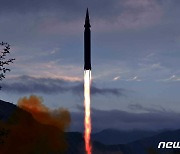 북한 "새로 개발한 극초음속미사일"..전날 시험발사