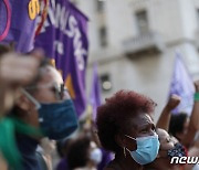 낙태죄 폐지 위해 행진하는 브라질 여성들
