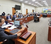 "정부지원금 부정수급 수사결과 의무통보"..법 개정안 정무위 통과