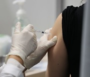 정부, '백신 패스' 도입 검토..백신 미접종자 다중시설 이용 제한 가능성