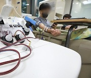 수혈받은 사람은 '코로나 피' 몰랐다, 헌혈후 확진 334명