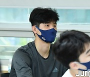 [JB포토] 2021 KBL 신인선수 오리엔테이션, 도핑 방지 교육 듣는 KT 하윤기