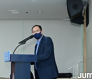 [JB포토] 2021 KBL 신인선수 오리엔테이션, KBL 주요규정 교육하는 KBL 김성태 운영팀장