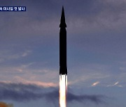 북, 극초음속 미사일 첫 시험발사..신무기 공개 속내는?