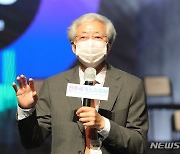 '환영사 하는 김한 전주세계소리축제 조직위원장'