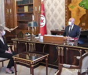 국회 정지시키고 권력 독점한 튀니지 대통령, 여성 총리 기용