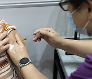 백신 접종 완료 82% 싱가포르, 신규 확진 2천200여 명 역대 최다