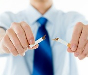 "담배는 백해무익"..흡연자, 코로나 감염시 중증 악화 가능성 커