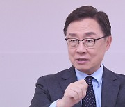 "내 점수는 절반 넘는 51점.. 시간 걸려도 신뢰·품격의 정치 할 것"