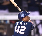'7호포' NC 김태군, 한 시즌 최다 홈런 신기록 경신