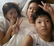 박연수 子 송지욱, 몰라보게 컸네..엄마·누나 송지아와 행복한 가족사진