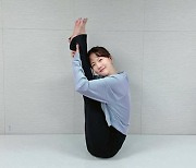 '작은 44사이즈' 박소현, 몸이 반으로 접히네.."인간 폴더"