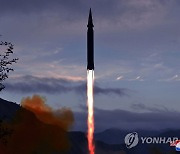 북한 "극초음속미사일 화성-8형 첫 시험발사"..김정은 참관 안해