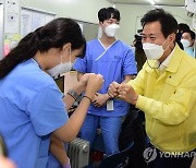 서울의료원 응급의료센터 의료진 격려하는 오세훈 시장