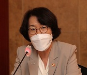 [포토] 코로나19 치료제·백신회의 발언하는 임혜숙 장관