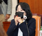 윤미향, 日 신임 총리에 "과거사 문제 해결해야"