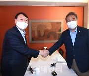 박진, 윤석열 지지 선언 "정권교체 위해 뜻 같이 할 것"