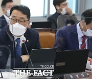 '윤영찬 협박메일' 40대 체포..구속영장 청구