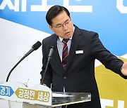 모습 드러낸 유동규 "술 먹어서 휴대폰 창 밖 던진 것"