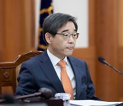 이재명 '무죄 취지' 판결 전후, 권순일·김만배 수 차례 만났다