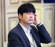 탁현민, 'BTS 열정페이' 보도에 "악의적인 오보, 지긋지긋"