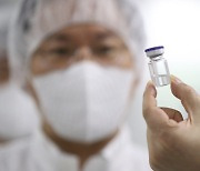 정부, 내년 코로나19 치료제·백신 개발에 3210억원 투입