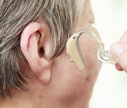 70대 66%가 앓는 '노인성 난청', 방치하면 청력 잃어