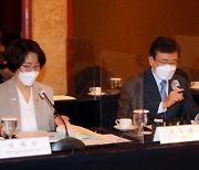 "2022년 상반기, 국산 백신 3상·경구용 치료제 집중 지원"