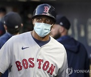 '백신접종을 하지 않은 이는 경기장에 설 수 없다' 백신접종 안 한 MLB 보스턴 1루 코치, 규정에 따라 시즌 아웃