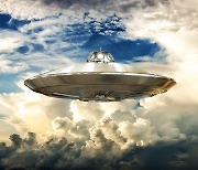 "UFO 진짜 믿는 사람 이렇게 많아?" 얼마나 목격 됐길래